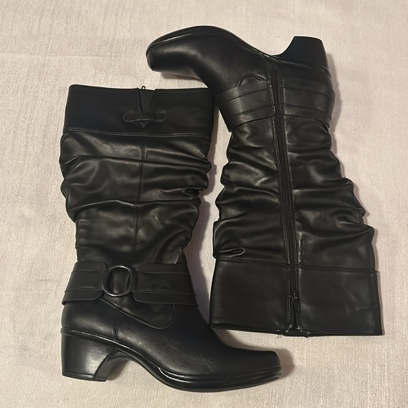 Easy Street Women’s ‘Jayda’ Style Wide Calf Scrunch Style Heeled Boots Size 7.5 - Picture 6 of 13